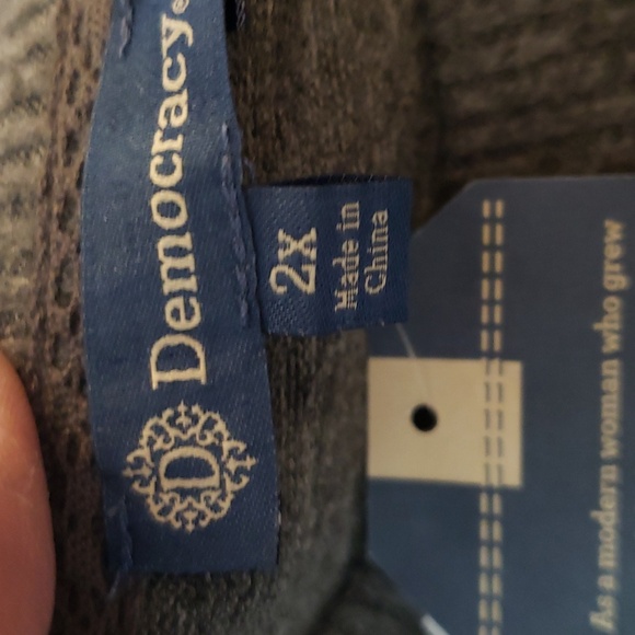 Democracy 2X sweater NWT - Picture 6 of 10
